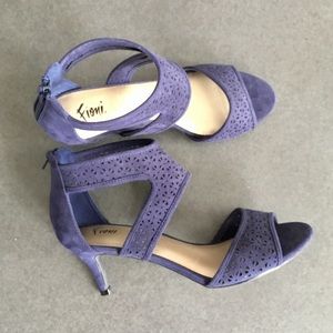 NWB Fioni purple/navy heels w/ zippers - size 10